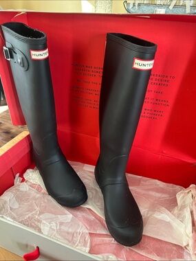 Hunter Original Tall Gloss Rain Boots - Black with Red Logo Size 8